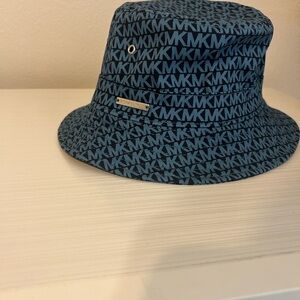 NWT Michael Kors bucket hat